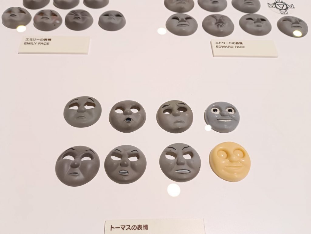 テレビシリーズ撮影のためのトーマスの表情（顔パーツ）