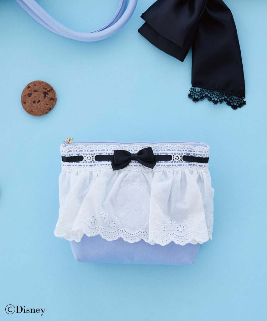 Maison de FLEUR「Alice/レースリボンポーチ」（ライトブルー・4700円）