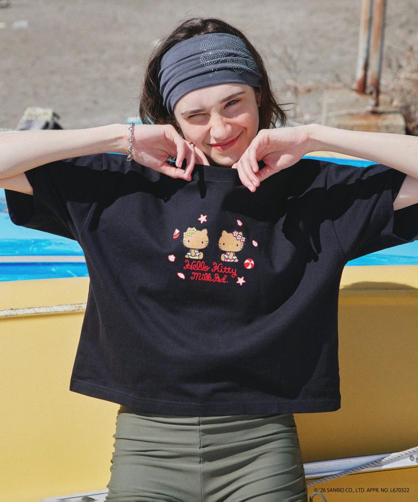 「SUN-KISSED F2F S/S TEE」（ホワイト・ブラック・6050円）