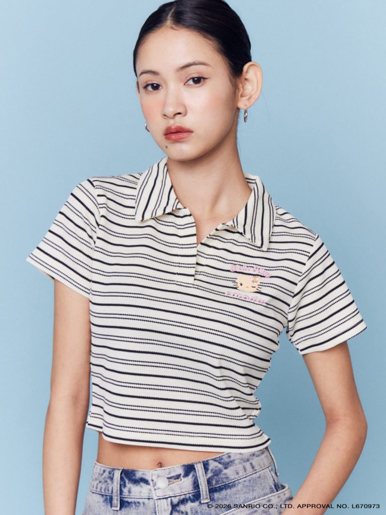 「SKIPPER HALF SLEEVE TOP」（アイボリー・ネイビー・5940円）