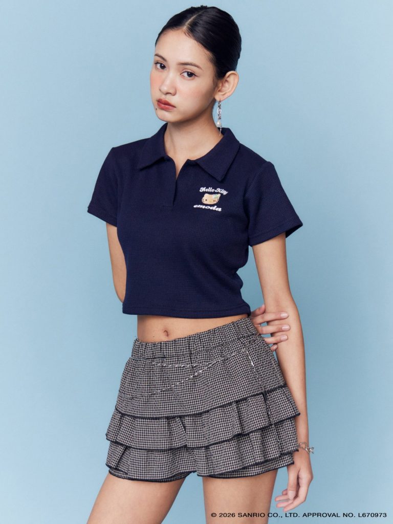 「SKIPPER HALF SLEEVE TOP」（アイボリー・ネイビー・5940円）