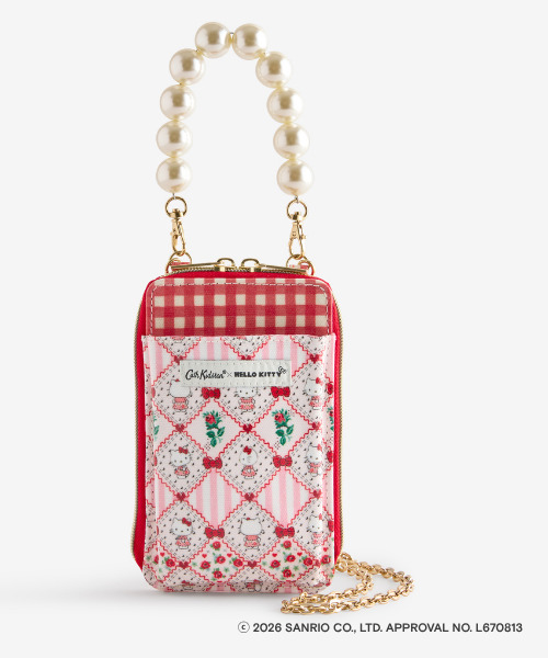 「Cath Kidston × Hello Kitty マルチショルダーパース Red」（1万1000円）
