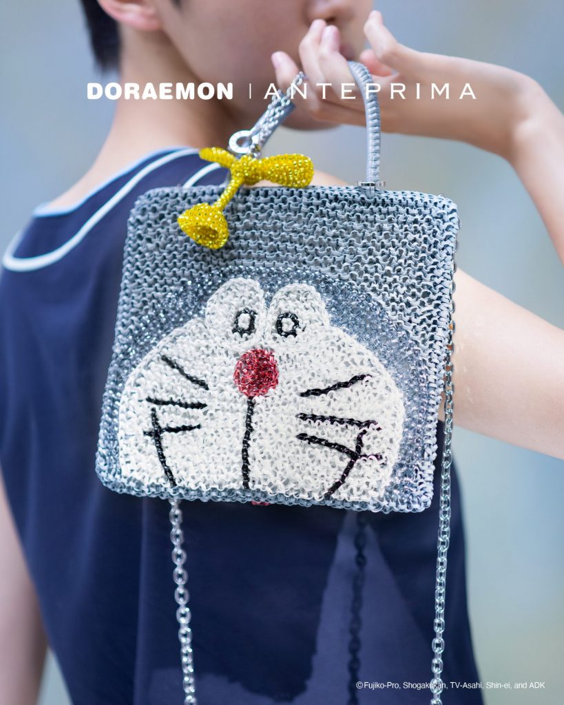 「ドラえもん バッグ」（マットブルーグレー・W20.5×H19cm・9万200円）