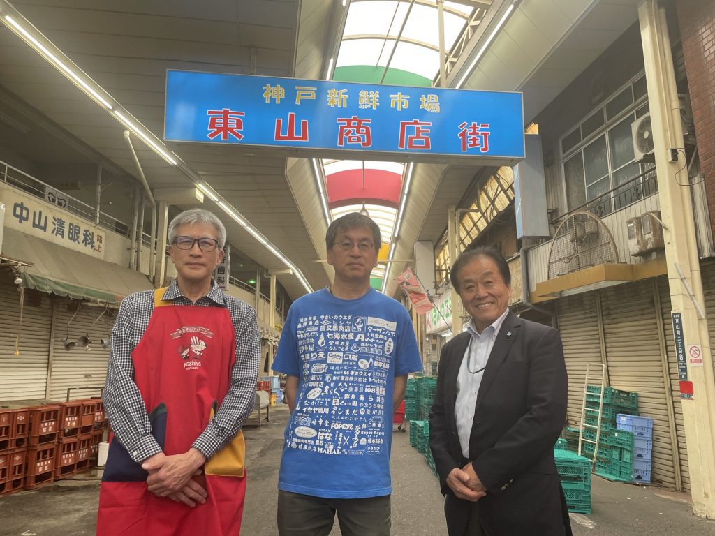 井之上正人さん（写真左）と松浦雄一さん（写真中央）、ラジオ関西パーソナリティの三上公也氏