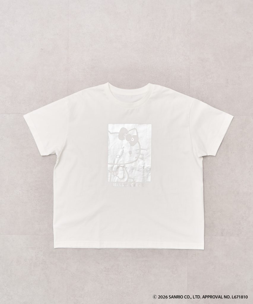 Monotone Series「ハローキティシルバー箔プリントTシャツ」（3490円）
