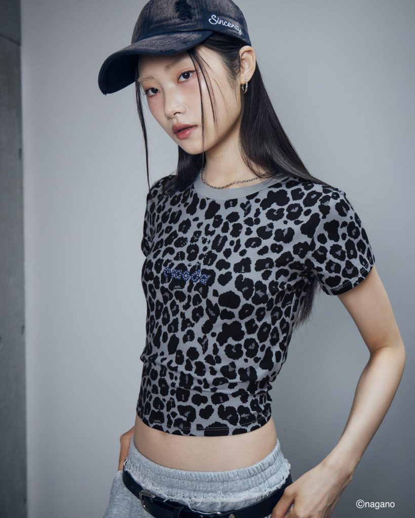 「【ちいかわ】ラインストーンミニTシャツ」（ブラウン・ピンク・グレー・ブラック・5500円）