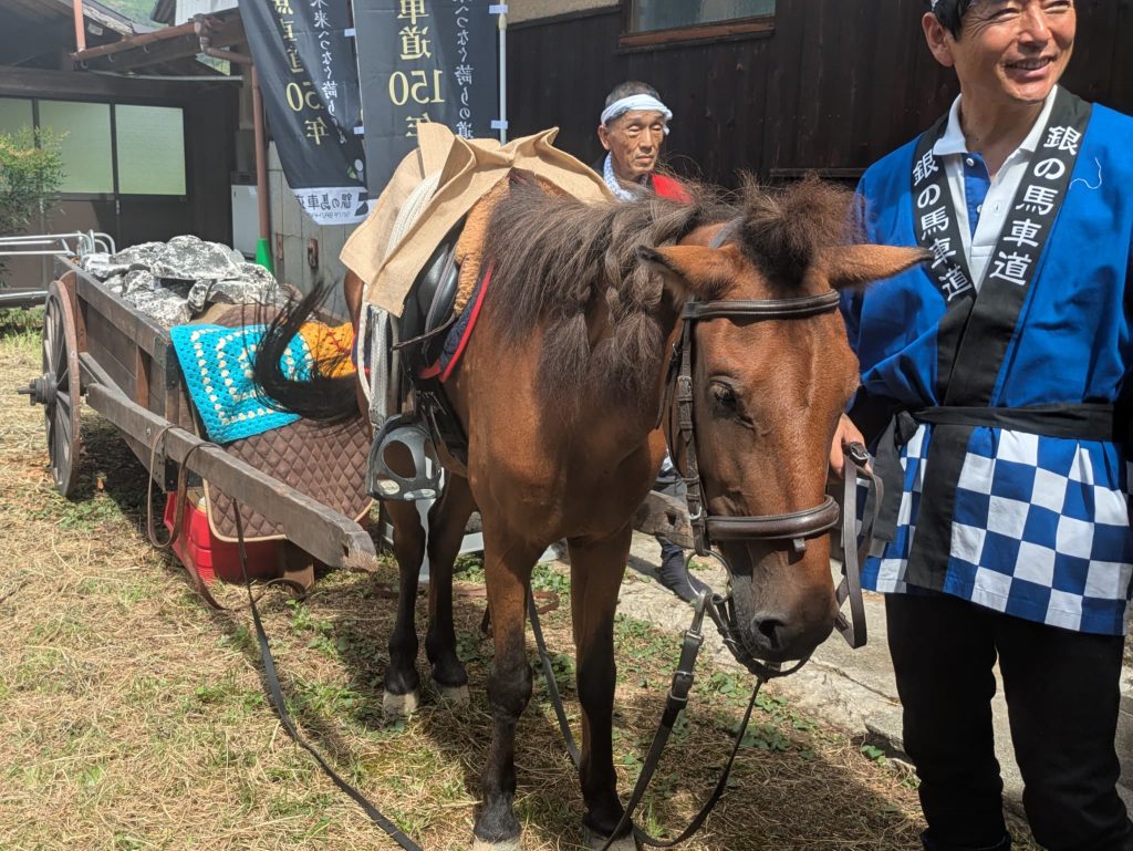 姫路市と生野鉱山（朝来市）を結ぶ「銀の馬車道」を再現した様子（画像提供：中播磨県民センター）