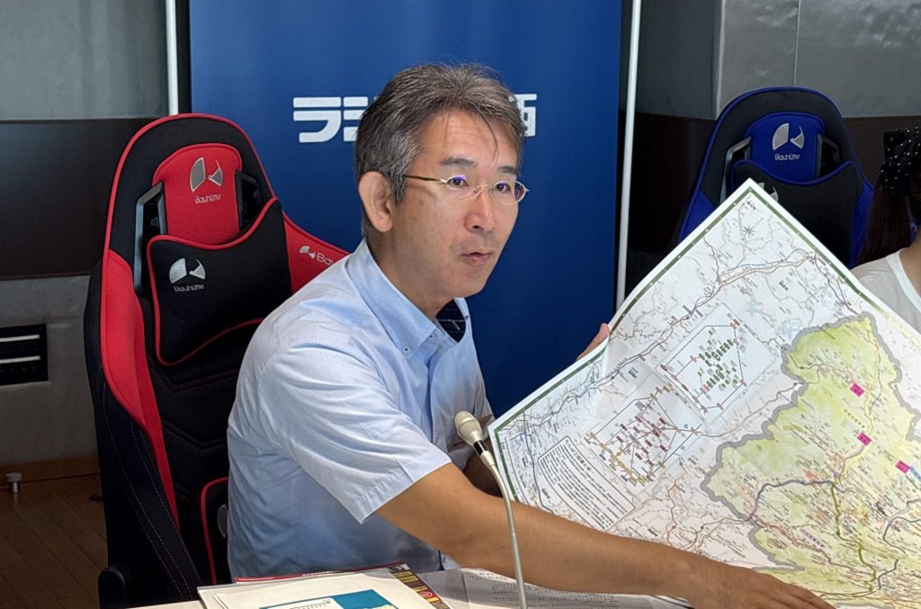 丹波地域の課題などについて語る、丹波県民局・福井県民局長（ラジオ関西スタジオにて）