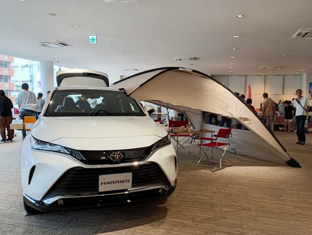 避難生活を想定した車の展示も