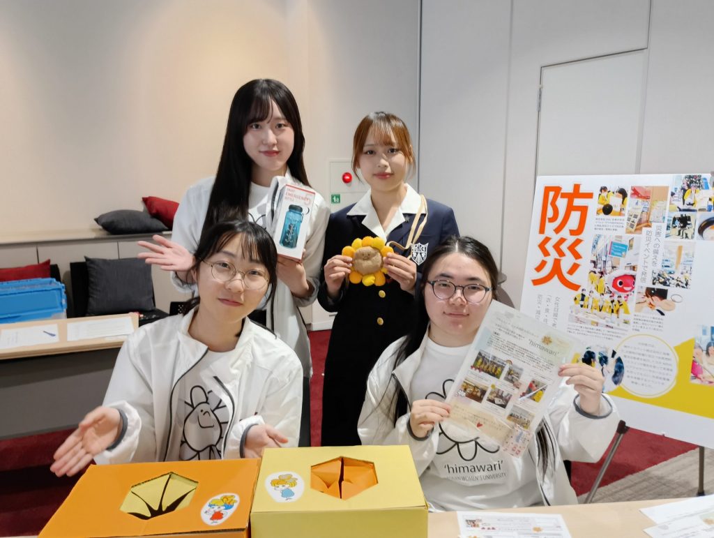 甲南女子大学　社会連携課学生スタッフ'himawari'のメンバー