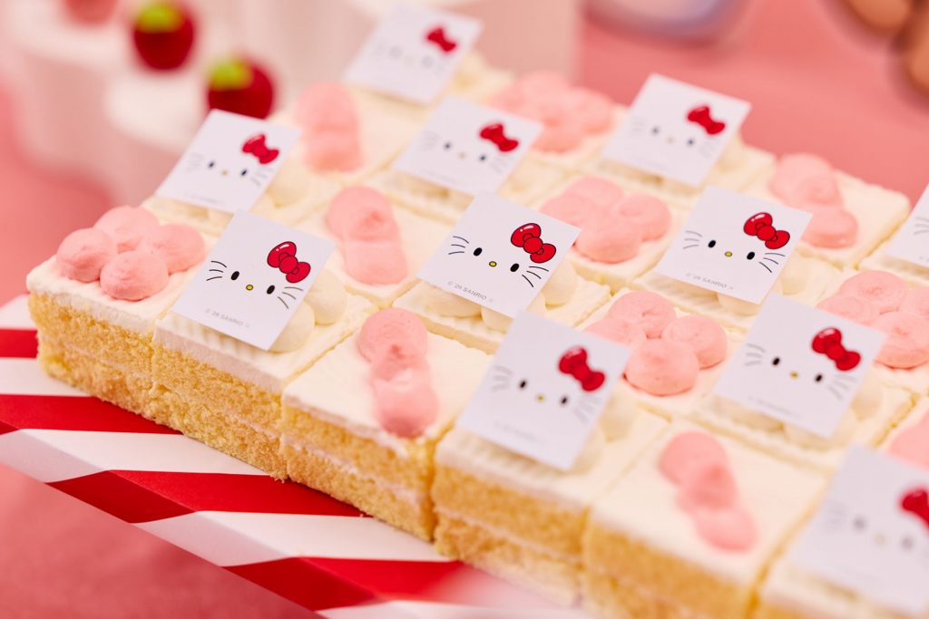 「HELLO KITTY のキューティー・ショートケーキ」