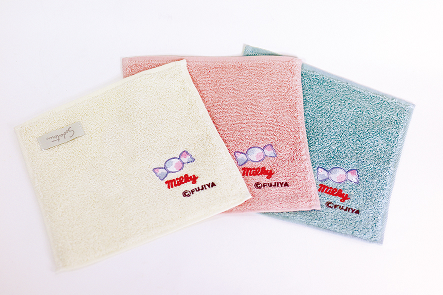 「育てるタオル feel プチハンドタオル」ミルキーデザイン（各1760円）