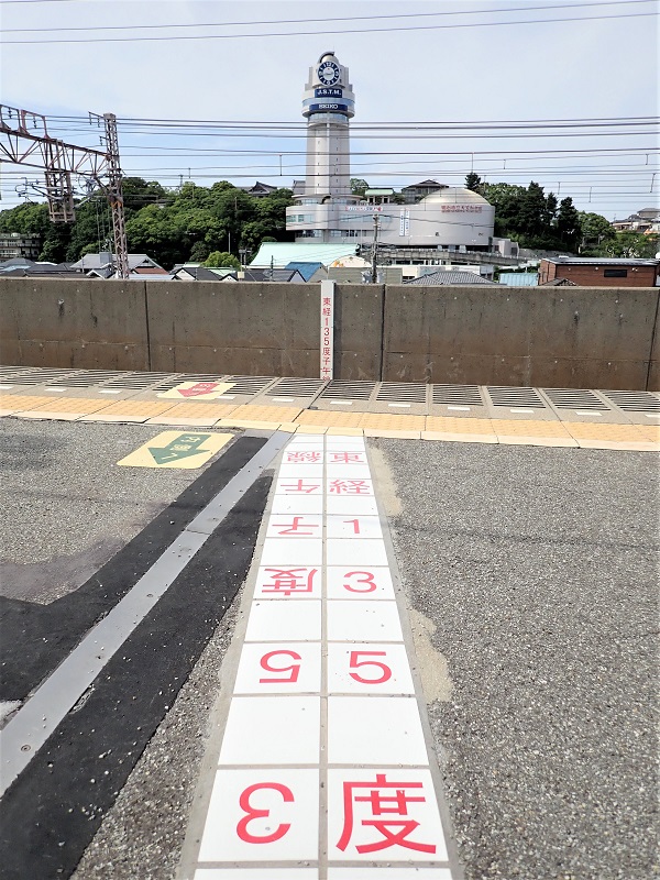日本標準時制定135年、東経135度の子午線が通る鉄道駅のホーム | ラジオ関西 AM558 FM91.1