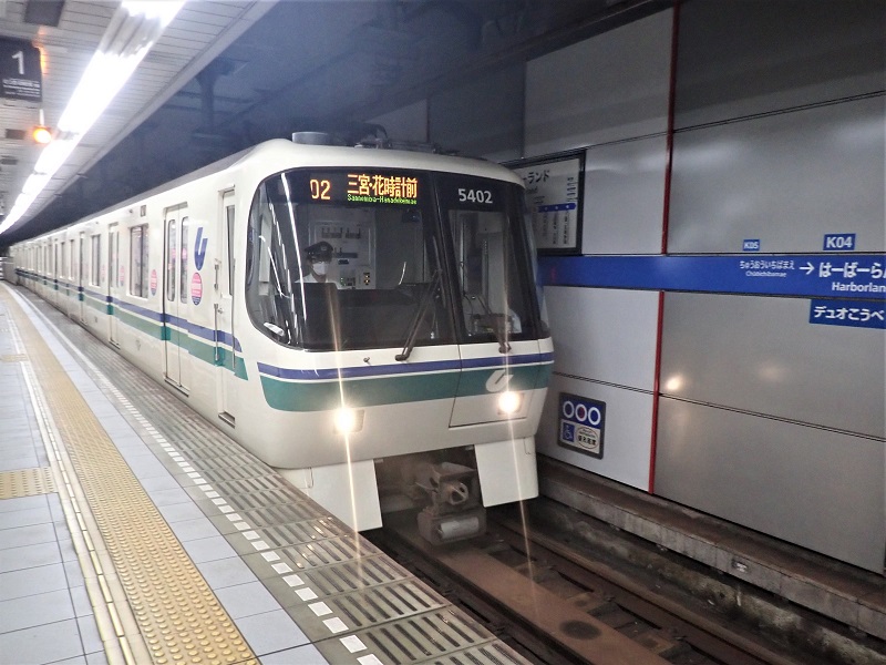 雨の日の移動に便利な神戸市営地下鉄海岸線、実は「リニアメトロ」なの