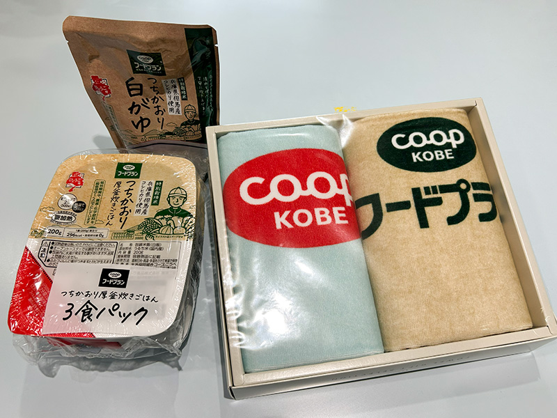 コープこうべ フードプランマーク付きのレトルトパックごはん・パウチおかゆとハンドタオルセット
